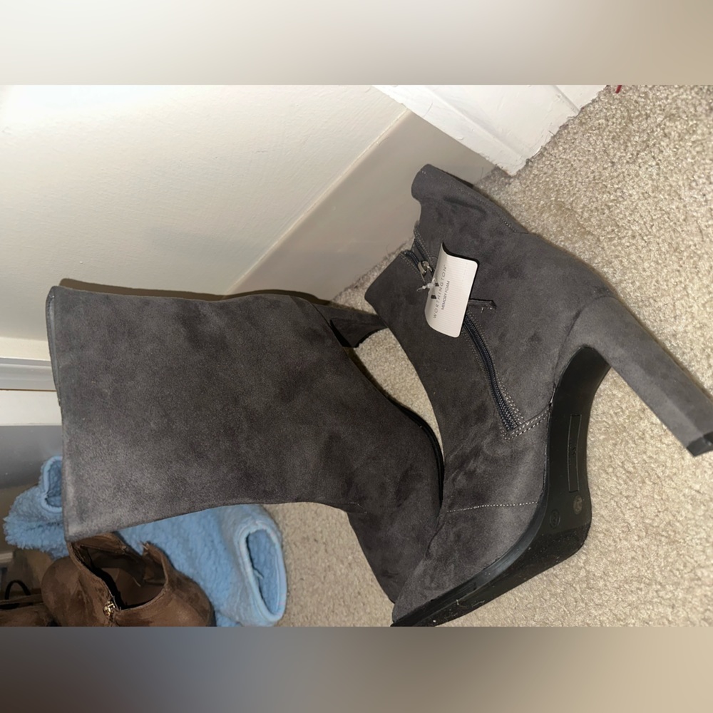 Grey boots size 6